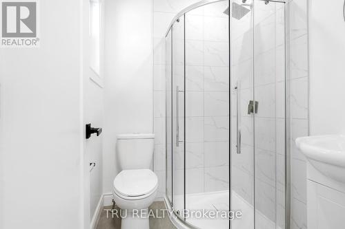 926 Winnington Avenue, Ottawa, ON - Indoor Photo Showing Bathroom