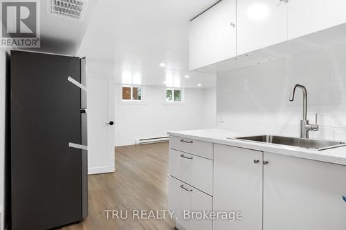 926 Winnington Avenue, Ottawa, ON - Indoor Photo Showing Kitchen