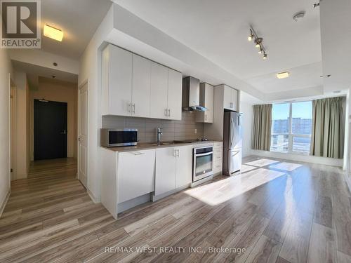 512 - 195 Bonis Avenue, Toronto, ON - Indoor Photo Showing Kitchen