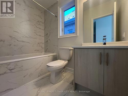 154 Rowe Street, Bradford West Gwillimbury, ON - Indoor Photo Showing Bathroom