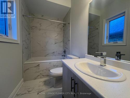 154 Rowe Street, Bradford West Gwillimbury, ON - Indoor Photo Showing Bathroom