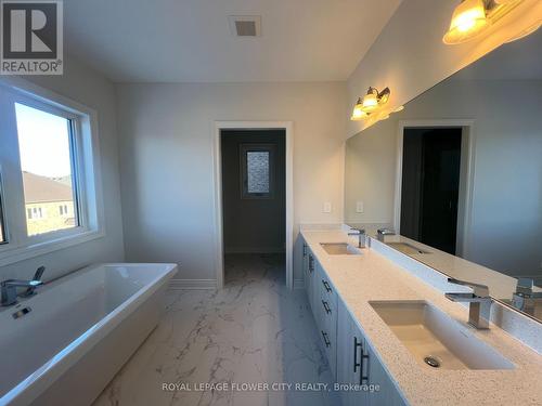 154 Rowe Street, Bradford West Gwillimbury, ON - Indoor Photo Showing Bathroom