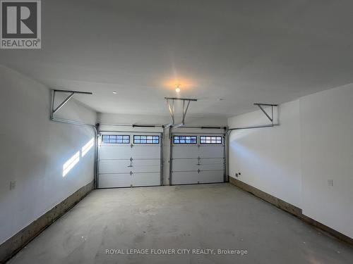 154 Rowe Street, Bradford West Gwillimbury, ON - Indoor Photo Showing Garage