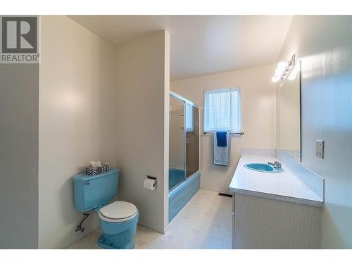 1643 Hillcrest Avenue, Kamloops, BC - Indoor Photo Showing Bathroom