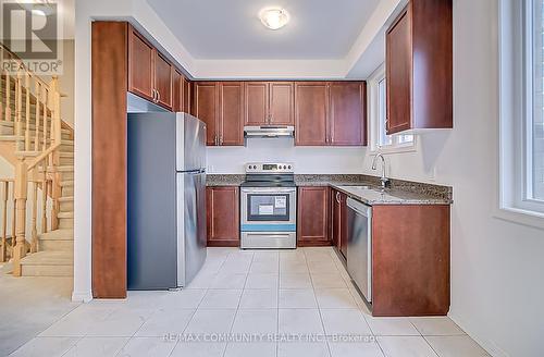 1424 Coral Springs Path, Oshawa, ON - Indoor Photo Showing Kitchen