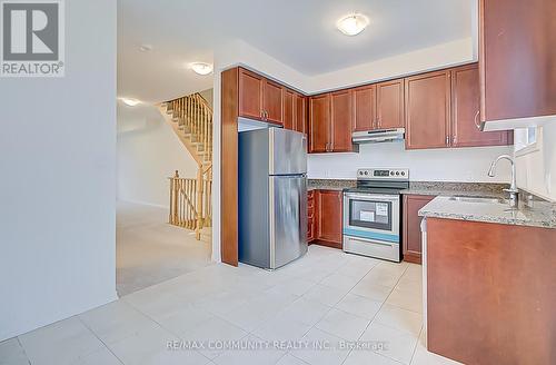 1424 Coral Springs Path, Oshawa, ON - Indoor Photo Showing Kitchen