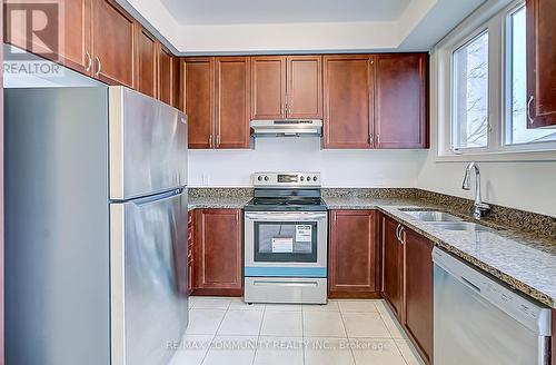 1424 Coral Springs Path, Oshawa, ON - Indoor Photo Showing Kitchen With Double Sink