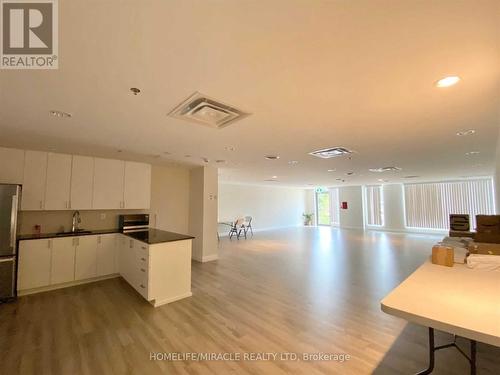 619 - 22 East Haven Drive, Toronto, ON - Indoor Photo Showing Kitchen