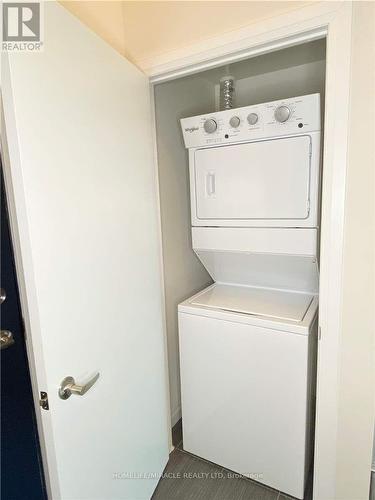 619 - 22 East Haven Drive, Toronto, ON - Indoor Photo Showing Laundry Room