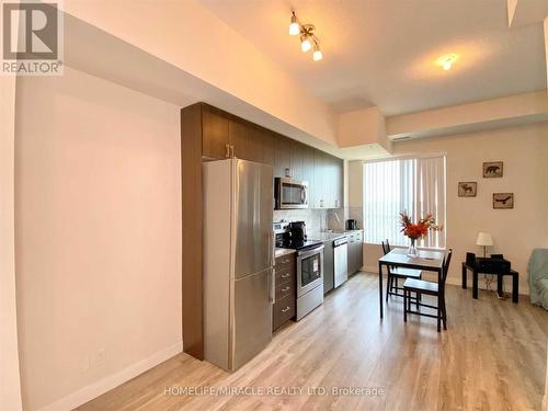 619 - 22 East Haven Drive, Toronto, ON - Indoor Photo Showing Kitchen