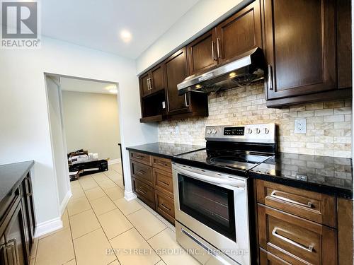 Main Fl - 28 Sandrift Square, Toronto, ON - Indoor Photo Showing Kitchen