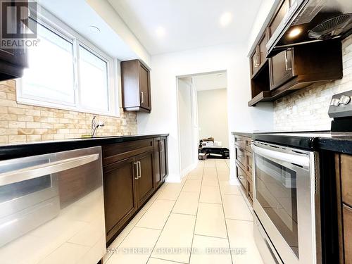 Main Fl - 28 Sandrift Square, Toronto, ON - Indoor Photo Showing Kitchen