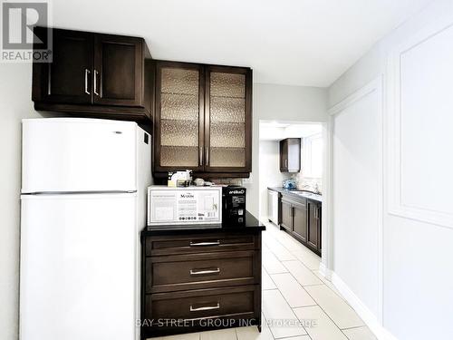 Main Fl - 28 Sandrift Square, Toronto, ON - Indoor Photo Showing Kitchen