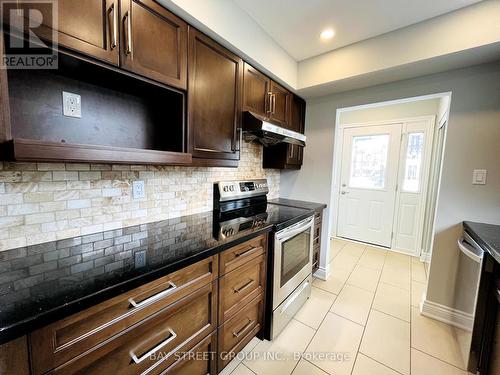 Main Fl - 28 Sandrift Square, Toronto, ON - Indoor Photo Showing Kitchen