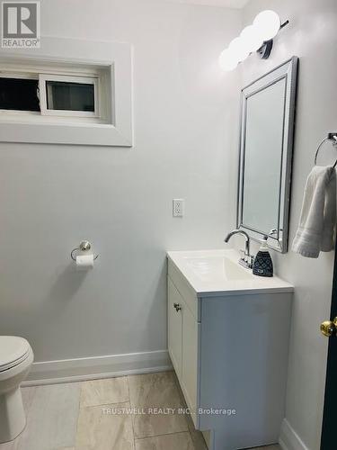 4746 Lovell Place, Niagara Falls, ON - Indoor Photo Showing Bathroom