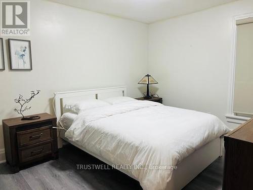 4746 Lovell Place, Niagara Falls, ON - Indoor Photo Showing Bedroom