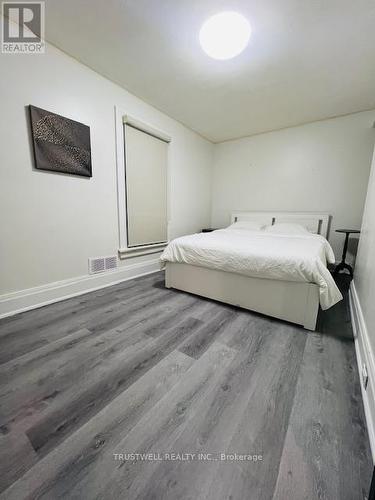 4746 Lovell Place, Niagara Falls, ON - Indoor Photo Showing Bedroom