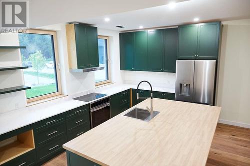 1005 Basin Lane, Revelstoke, BC - Indoor Photo Showing Kitchen With Double Sink With Upgraded Kitchen