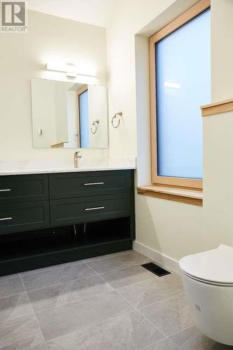 1005 Basin Lane, Revelstoke, BC - Indoor Photo Showing Bathroom