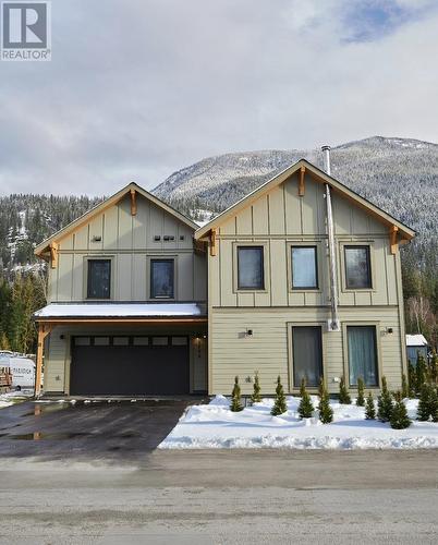 1005 Basin Lane, Revelstoke, BC - Outdoor With Facade