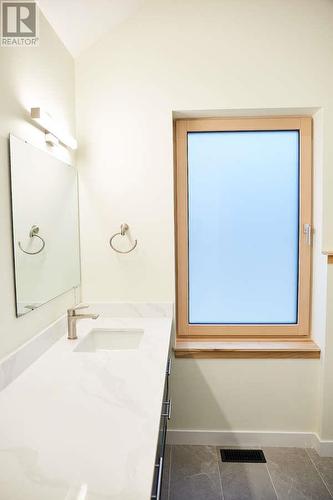 1005 Basin Lane, Revelstoke, BC - Indoor Photo Showing Bathroom