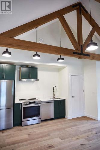 1005 Basin Lane, Revelstoke, BC - Indoor Photo Showing Kitchen With Upgraded Kitchen