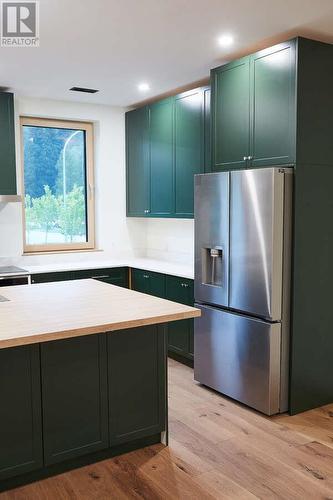 1005 Basin Lane, Revelstoke, BC - Indoor Photo Showing Kitchen