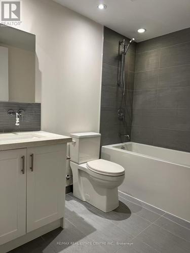 1708 - 161 Roehampton Avenue, Toronto, ON - Indoor Photo Showing Bathroom