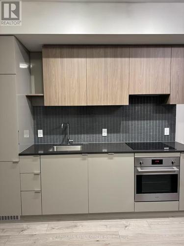 1708 - 161 Roehampton Avenue, Toronto, ON - Indoor Photo Showing Kitchen