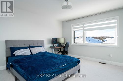 34 Periwinkle Road, Springwater, ON - Indoor Photo Showing Bedroom