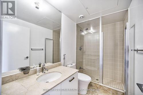 3802 - 832 Bay Street, Toronto, ON - Indoor Photo Showing Bathroom