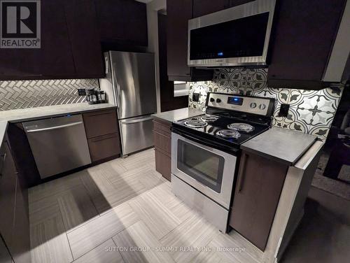 701 - 2301 Derry Road W, Mississauga, ON - Indoor Photo Showing Kitchen