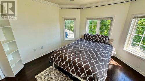 298 Alexander Cres Upper Apt, Milton, ON - Indoor Photo Showing Bedroom