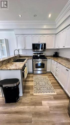 298 Alexander Cres Upper Apt, Milton, ON - Indoor Photo Showing Kitchen With Upgraded Kitchen