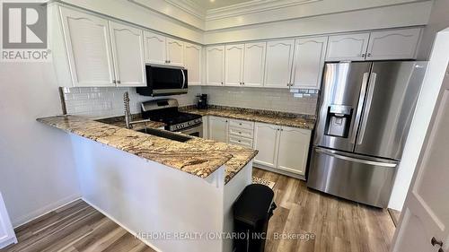 298 Alexander Cres Upper Apt, Milton, ON - Indoor Photo Showing Kitchen With Upgraded Kitchen