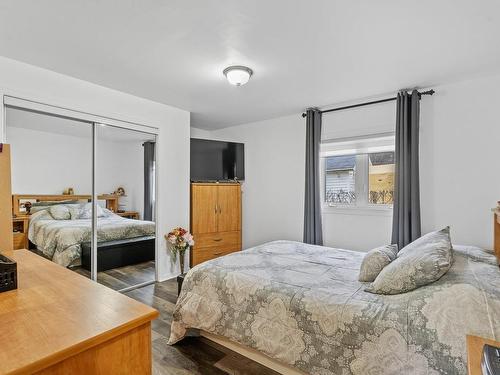 Master bedroom - 550  - 552 Rue Lajeunesse, Sainte-Agathe-Des-Monts, QC - Indoor Photo Showing Bedroom