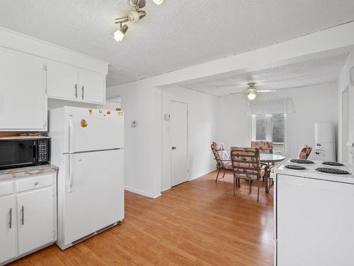 Kitchen - 550  - 552 Rue Lajeunesse, Sainte-Agathe-Des-Monts, QC - Indoor Photo Showing Kitchen