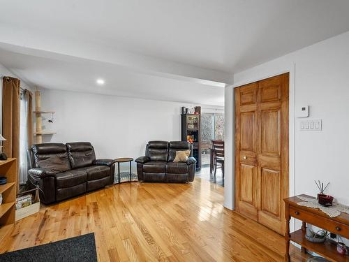 Living room - 550  - 552 Rue Lajeunesse, Sainte-Agathe-Des-Monts, QC - Indoor Photo Showing Living Room