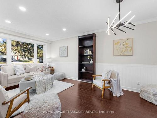 1 Henderson Ave, Markham, ON - Indoor Photo Showing Living Room