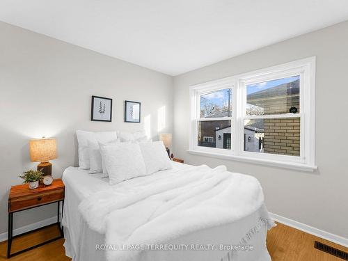 1 Henderson Ave, Markham, ON - Indoor Photo Showing Bedroom