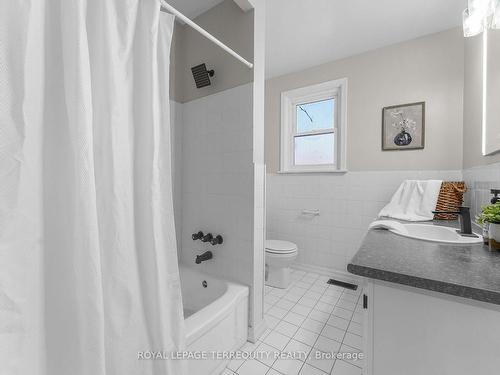 1 Henderson Ave, Markham, ON - Indoor Photo Showing Bathroom