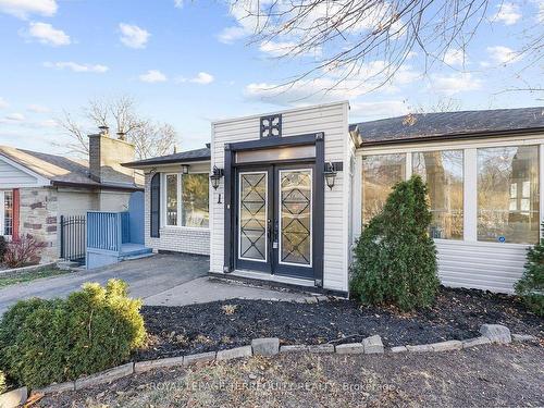 1 Henderson Ave, Markham, ON - Outdoor