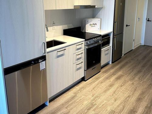 1809-197 Commerce St, Vaughan, ON - Indoor Photo Showing Kitchen