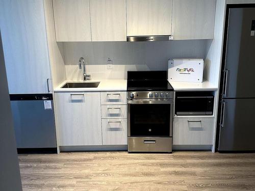 1809-197 Commerce St, Vaughan, ON - Indoor Photo Showing Kitchen