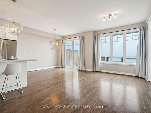 62 Waterview Lane N, Grimsby, ON - Indoor Photo Showing Kitchen