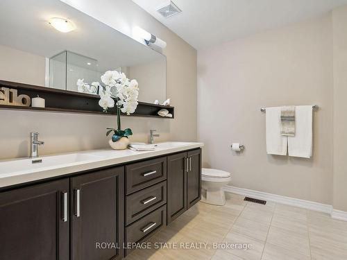 62 Waterview Lane N, Grimsby, ON - Indoor Photo Showing Bathroom