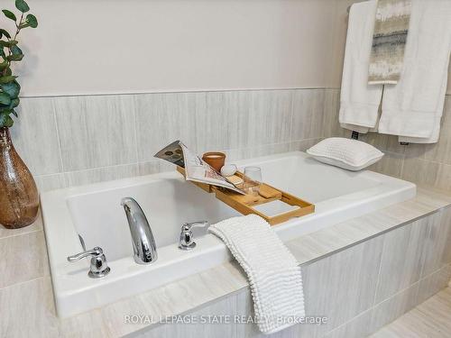 62 Waterview Lane N, Grimsby, ON - Indoor Photo Showing Bathroom