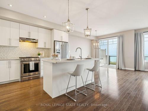 62 Waterview Lane N, Grimsby, ON - Indoor Photo Showing Kitchen With Upgraded Kitchen