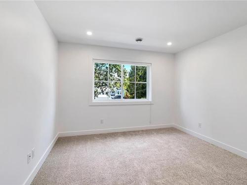 1271 Dunsterville Ave, Saanich, BC - Indoor Photo Showing Other Room