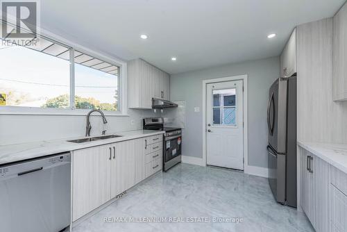 76 Raylawn Crescent, Halton Hills, ON - Indoor Photo Showing Kitchen With Double Sink